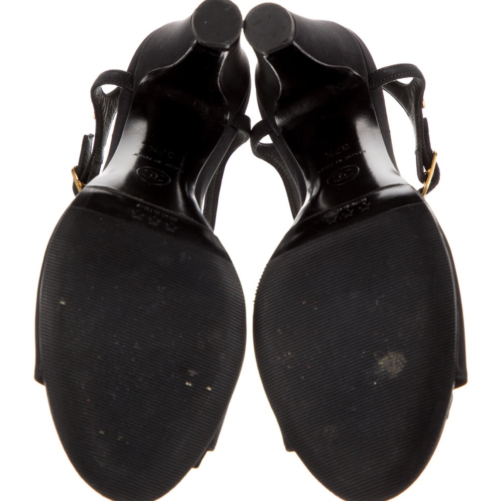 CHANEL Black and Gold Heels with Bow Detail - Picture 5 of 5